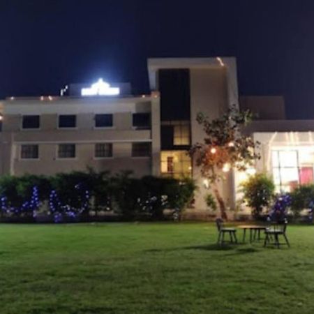 Derby Greens Hotel Bhopal Exterior photo